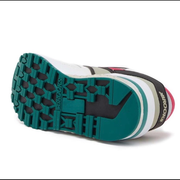 💙SOLD💙 Brooks Futuristic Beast Sneaker Men Retro - Picture 5 of 7